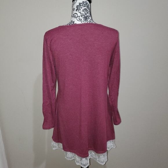 Unknown brand medium tunic. Maroon with lace trim at the bottom. Has pockets - Picture 3 of 7
